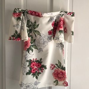 Beautiful Boat Neck/ Off Shoulder blouse, small